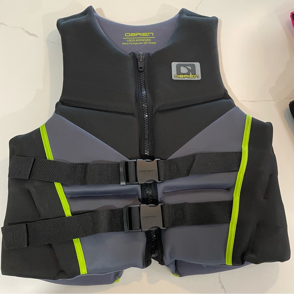 Women's & Men Swim Life Vest - Black and Pink - Picture 3 of 16